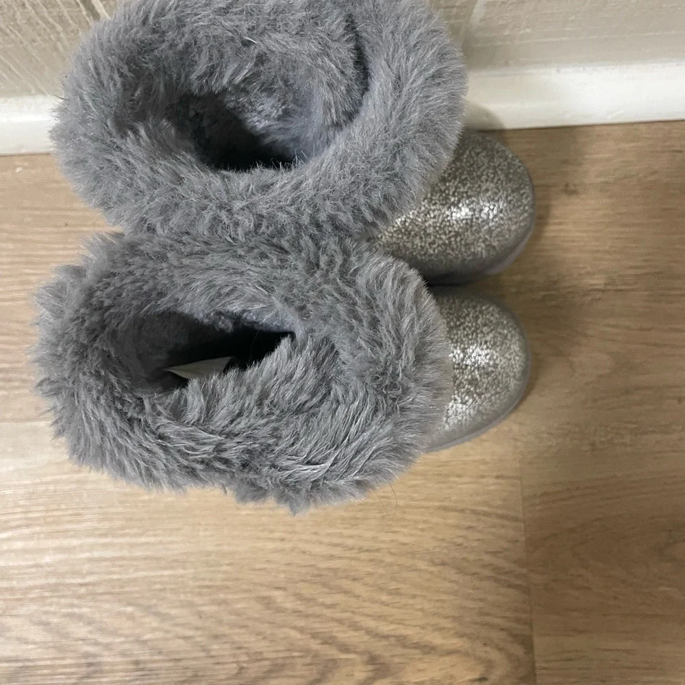 Cozy Silver Sparkle Toddler‎ Boots size 6